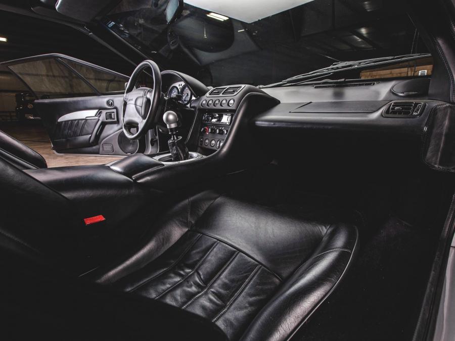 Интерьер Lotus Esprit V8 SE 2001 года  (фото 7 из 66)